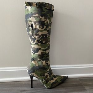 gomax camo army heeled boots / size 10